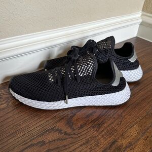 women’s adidas deerupts - (10.5W)